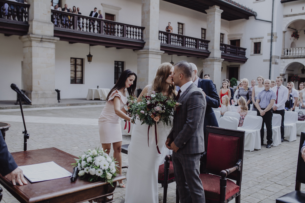 Ślub na zamku królewskim w Niepołomicach-55